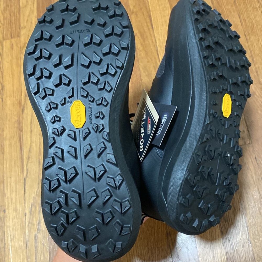 NWOB Arc'teryx Sylan GTX Size 7.5 - Picture 6 of 8